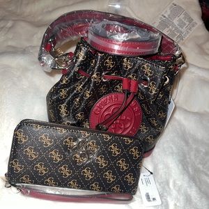 Mini Guess Purse/ tote 🎄